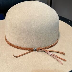 Charlie 1 horse cowboy hat